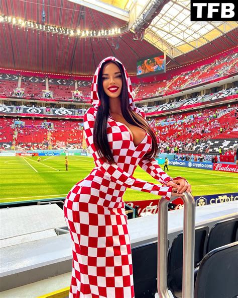 Ivana Knoll, que nació en Alemania pero desde muy joven vive en Zagreb, capital de Croacia, ya se convirtió en la mujer más bella del Mundial de Qatar 2022.